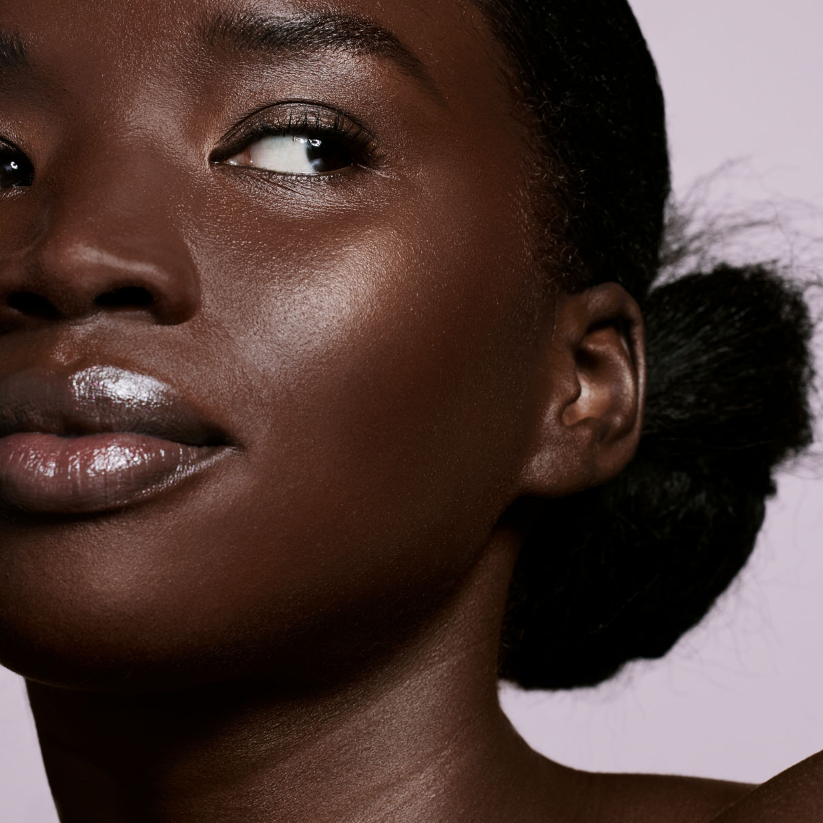 DEMI'GLOW HIGHLIGHTER (ILUMINADOR DE TEXTURA SEDOSA)